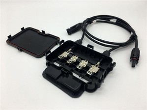Solar-Array-Anschlussbox